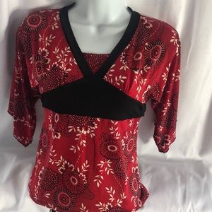 Byer Girl 3/4 Sleeves tie in the back Flower Red top Size Medium